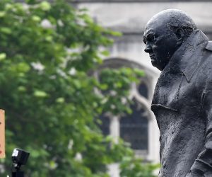 epa08478803 Winston Churchill's statue in Parliament Square in London, Britain, 11 June 2020.  
Right wing demonstrators are expected to travel to the capital this weekend to defend the nations statues. They are set to attend a “patriotic unity” event at Winston Churchill’s statue in Westminster to counter Black Lives Matter (BLM) protests.  EPA/ANDY RAIN