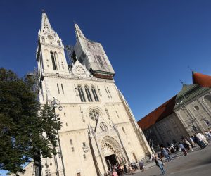 Zagreb, 11.06.2020. - Pomoćni biskup zagrebački mons. Mijo Gorski predvodio je euharistijsko slavlje na Tijelovo. Na fotografiji zagrebačka katedrala. foto HINA/ Lana SLIVAR DOMINIĆ/ lsd