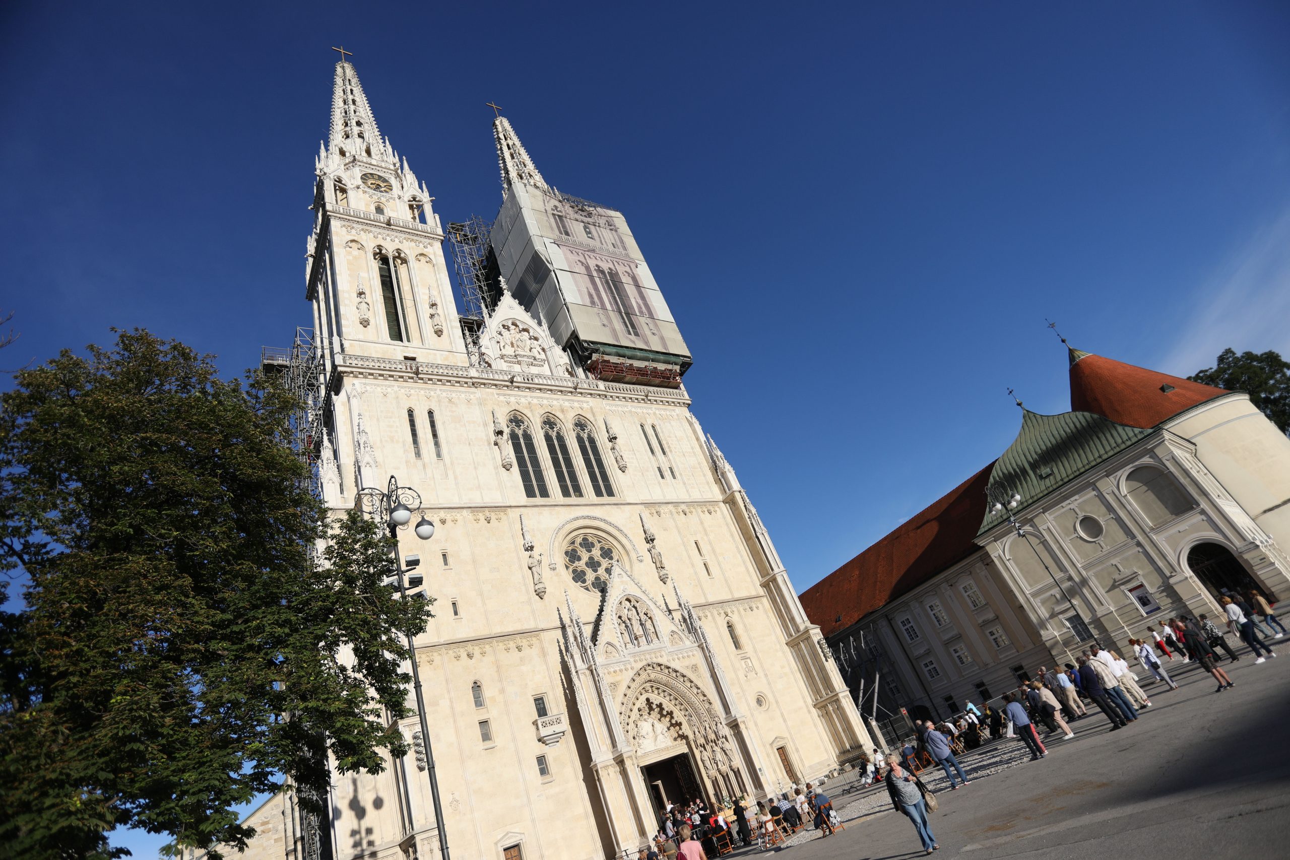 Zagreb, 11.06.2020. - Pomoćni biskup zagrebački mons. Mijo Gorski predvodio je euharistijsko slavlje na Tijelovo. Na fotografiji zagrebačka katedrala. foto HINA/ Lana SLIVAR DOMINIĆ/ lsd