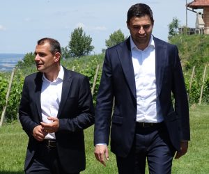 trigova, 12.06.2020 - Restart koalicija i meðimurski upan Matija Posavec potpisali su sporazum o zajednic¡kom nastupu na parlamentarnim izborima i odrali konferenciju za novinare. Na slici Matija Posavec,  Davor Bernardiæ.
foto HINA/ Sinia KALAJDIJA/ ik