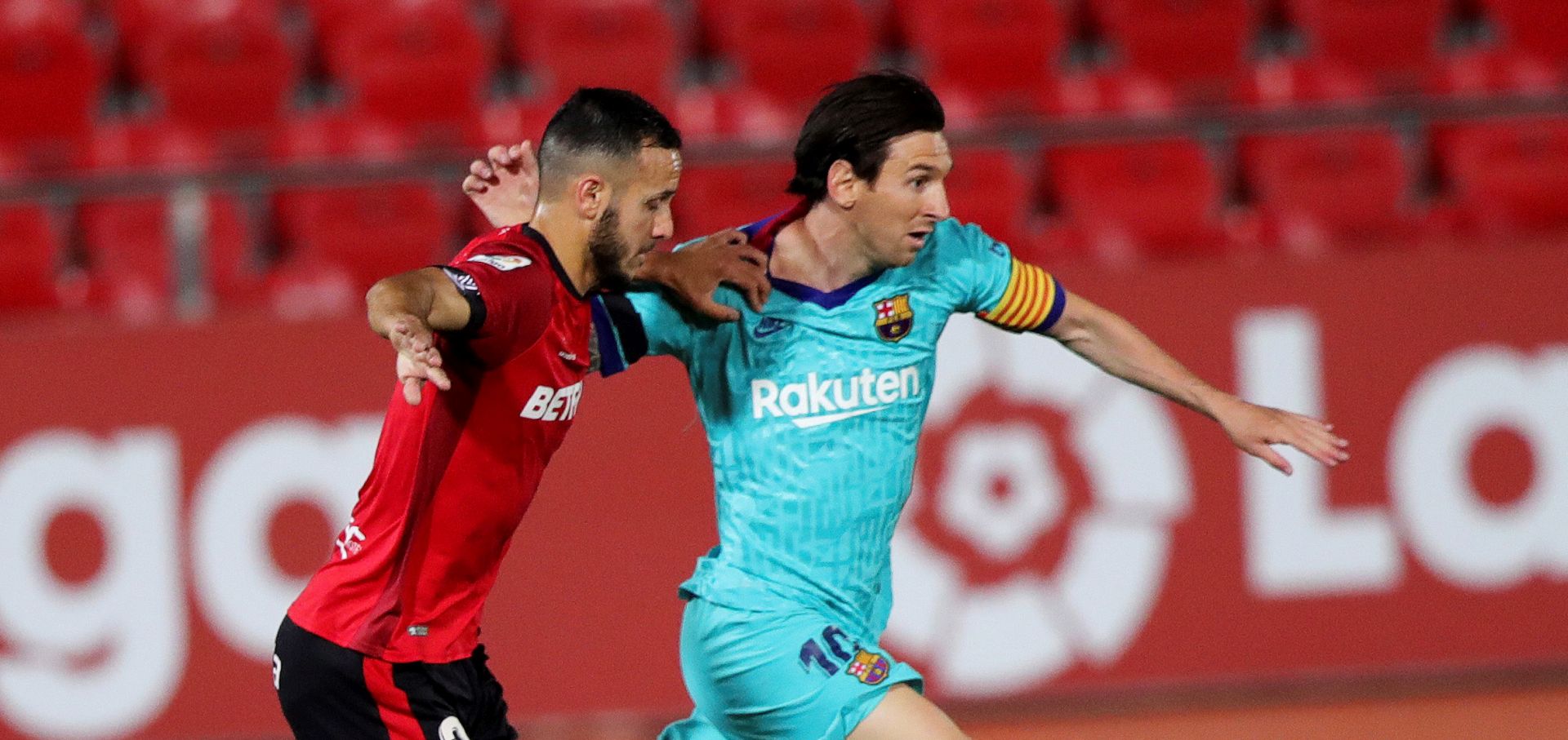 epa08483878 FC Barcelona's Leo Messi (R) in action against RCD Mallorca's Joan Sastre (L) during the Spanish LaLiga soccer match between RCD Mallorca and FC Barcelona at Visit Mallorca Stadium in Palma de Mallorca, Spain, 13 June 2020.  EPA/JUANJO MARTIN