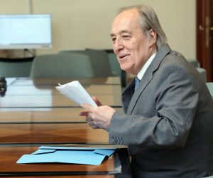 Zagreb, 14.06.2020 - Furio Radin kandidat talijanske nacionalne manjine predao je kandidacijske liste u DIP-u. Na slici Furio Radin, Ana Lovrin.
foto HINA/ POOL/ CROPIX/ Damjan Tadic/ ds