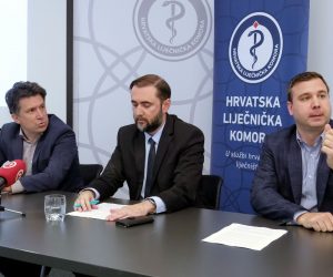 Zagreb, 15.06.2020. - Konferencija za medije Hrvatske liječničke komore (HLK) na kojoj je predstavljen Digitalni atlas hrvatskog liječništva. Atlas je interaktivna baza podataka koja prikazuje brojne sociodemografske pokazatelje i aktualne podatke stanja liječništva u Hrvatskoj te je najopsežnija i najkompleksnija takva baza podataka o liječnicima.
Na fotografiji Ivan Raguž, Krešimir Luetić, Ivan Bojčić.
foto HINA/ Edvard ŠUŠAK/ es