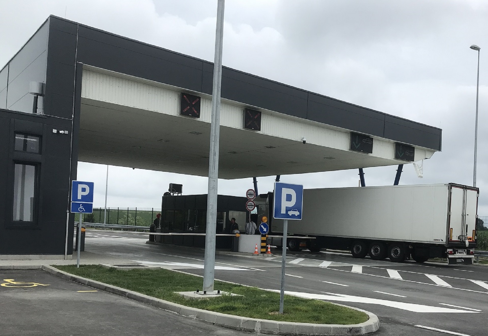 Beograd, 15.06.2020. - Novoizgra??eni grani??ni prijelaz Sot na granici sa Hrvatskom, koji bi u vrijeme sezonskih guvi i praznika trebao zna??ajno rasteretiti velike prijelaze poput Batrovaca i ida, puten je u petak u rad, priop??ila je je Uprava carina Srbije (UCS). foto HINA/ UCS/ ml