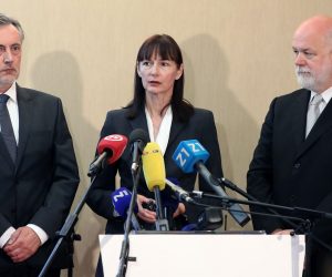 Zagreb, 15.06.2020. - Konferencija za medije na kojoj su èelni ljudi Domovinskog pokreta predstavili gospodarski program. Na fotografiji Miroslav koro, Vesna Vuèemiloviæ, Ante Ronèeviæ. foto HINA/ Lana SLIVAR DOMINIÆ/ lsd