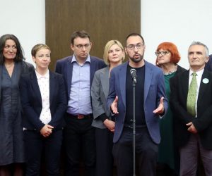 Zagreb, 15.06.2020 - Moemo!  Politicka platforma, Nova ljevica, Radnicka fronta, Odrivi razvoj Hrvatske  Orah, Zagreb je na!, Za Grad predali su kandidacijske liste Dravnom izbornom povjerenstvu (DIP). Na slici (L-D) Svibor Jancic, Ura Raukar Gamulin, Danijela Dolenec, Sinia Glavaevic, Sandra Bencic, Tomislav Tomaevic, Rada Boric, Zorislav Antun Petrovic, David Bilic, Katarina Peovic.
foto HINA/ POOL/ Damir SENCAR/ ds