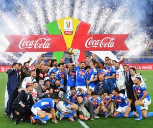 epaselect epa08492415 Players of Napoli celebrate with the trophy after winning the Italian Cup final soccer match between SSC Napoli and Juventus FC at the Olimpico stadium in Rome, Italy, 17 June 2020. Napoli won 4-2 on penalties.  EPA/ETTORE FERRARI