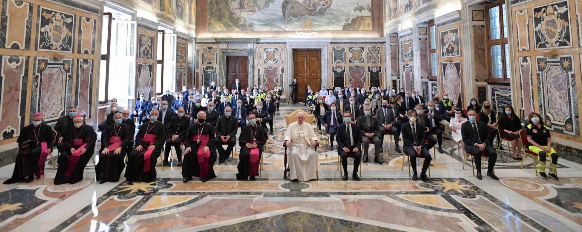 epa08497179 A handout picture provided by the Vatican Media shows Pope Francis (C) during his audience with doctors, nurses and healthcare professionals from Lombardy in Vatican City, 20 June 2020.  EPA/VATICAN MEDIA HANDOUT  HANDOUT EDITORIAL USE ONLY/NO SALES