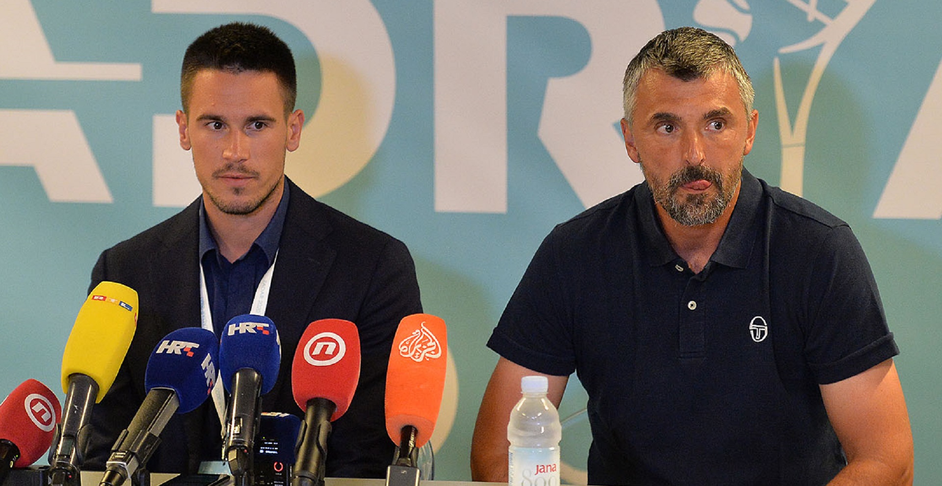 na izvanrednoj presici uoci pocetka finalnog dvoboja izmedju andreja rubleva i novaka djokovica objavljeno je da je bugarski tenisac grigor dimitrov pozitivan na koronavirus i radi toga je finalni susret otkazan - na slici djordje djokovic i goran ivanisevic