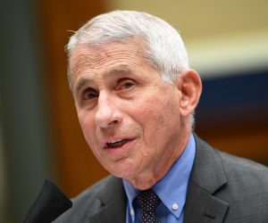 epa08504135 Director of the National Institute for Allergy and Infectious Diseases Dr. Anthony Fauci testifies before the House Committee on Energy and Commerce on the Trump Administration's Response to the COVID-19 Pandemic, on Capitol Hill in Washington, DC, USA, 23 June 2020.  EPA/KEVIN DIETSCH / POOL