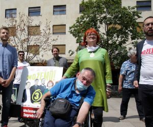 Zagreb, 24.06.2020. - Konferencija za medije zeleno-lijeve koalicije (Možemo!, Nova ljevica, Radnička fronta, ORaH, Zagreb je naš! i Za grad) na kojoj je koaliciji podršku dao Thomas Waitz, supredsjednik Europske zelene stranke i zastupnik austrijske Zelene alternative u Europskom parlamentu. Na fotografiji Tomislav Tomašević, Rada Borić, David Bilić, Zorislav Antun Petrović, Thomas Waitz.   foto HINA/ Daniel KASAP/ dk