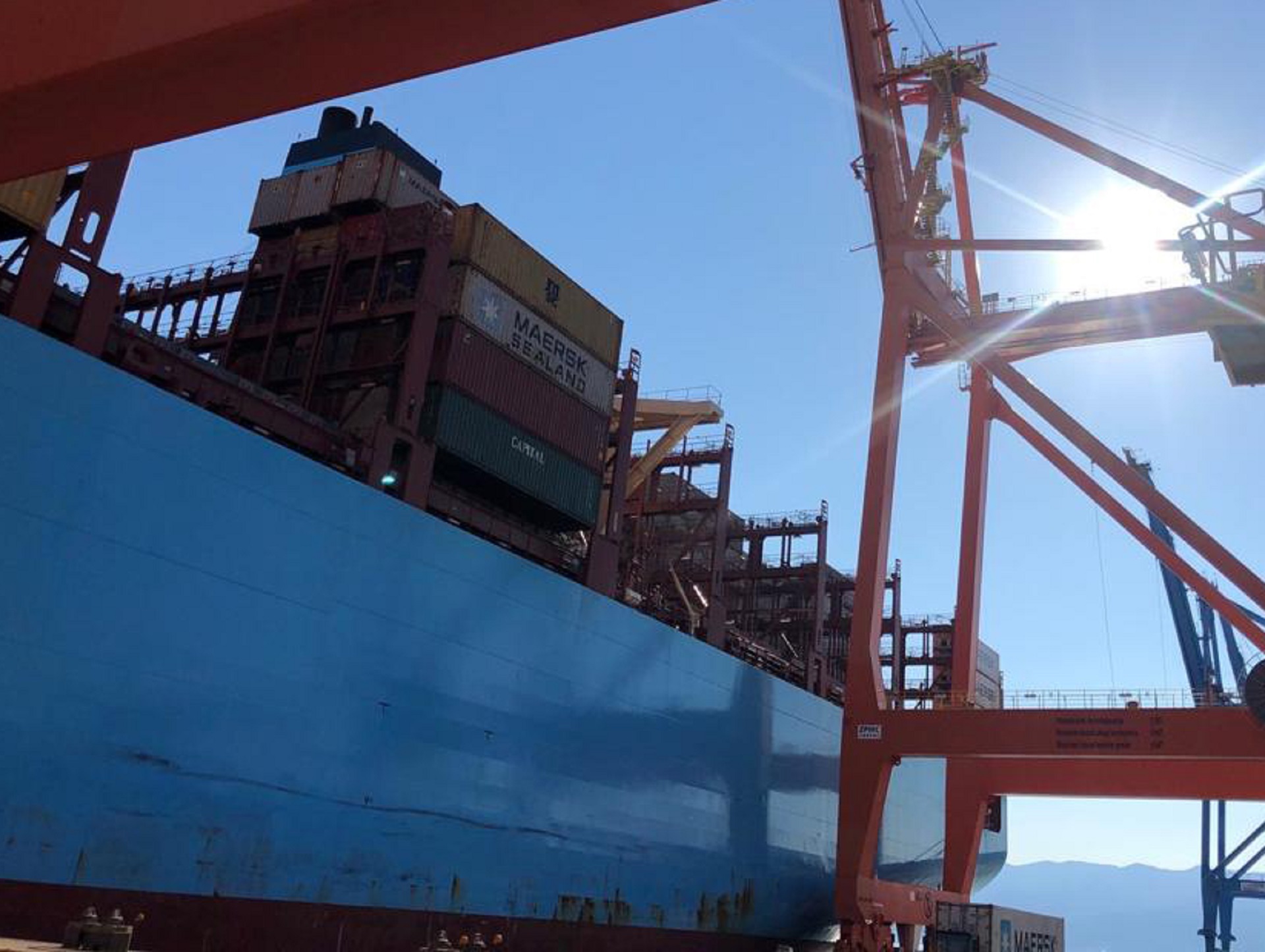 Rijeka, 27.06.2020 - U Luci Rijeka u subotu je poèeo iskrcaj druge pomorske poiljke zatitne opreme iz Kine, a brodom Maersk Huacho dopremljeno je ukupno oko 194 tona opreme, priopæeno je iz Vlade RH.
foto HINA/ Vlada RH/ ik