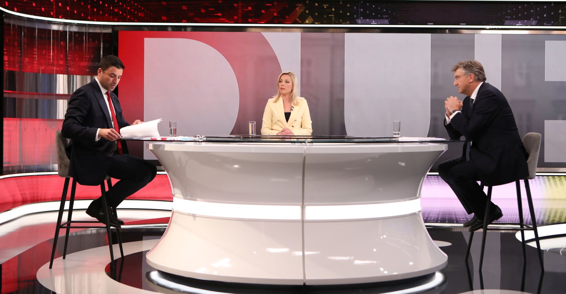 Zagreb, 29.06.2020 - Predsjednik SDP-a Davor Bernardiæ i premijer i predsjednik HDZ-a Andrej Plenkoviæ tijekom suèeljavanja na RTL televiziji. foto HINA/ RTL press/ ik
