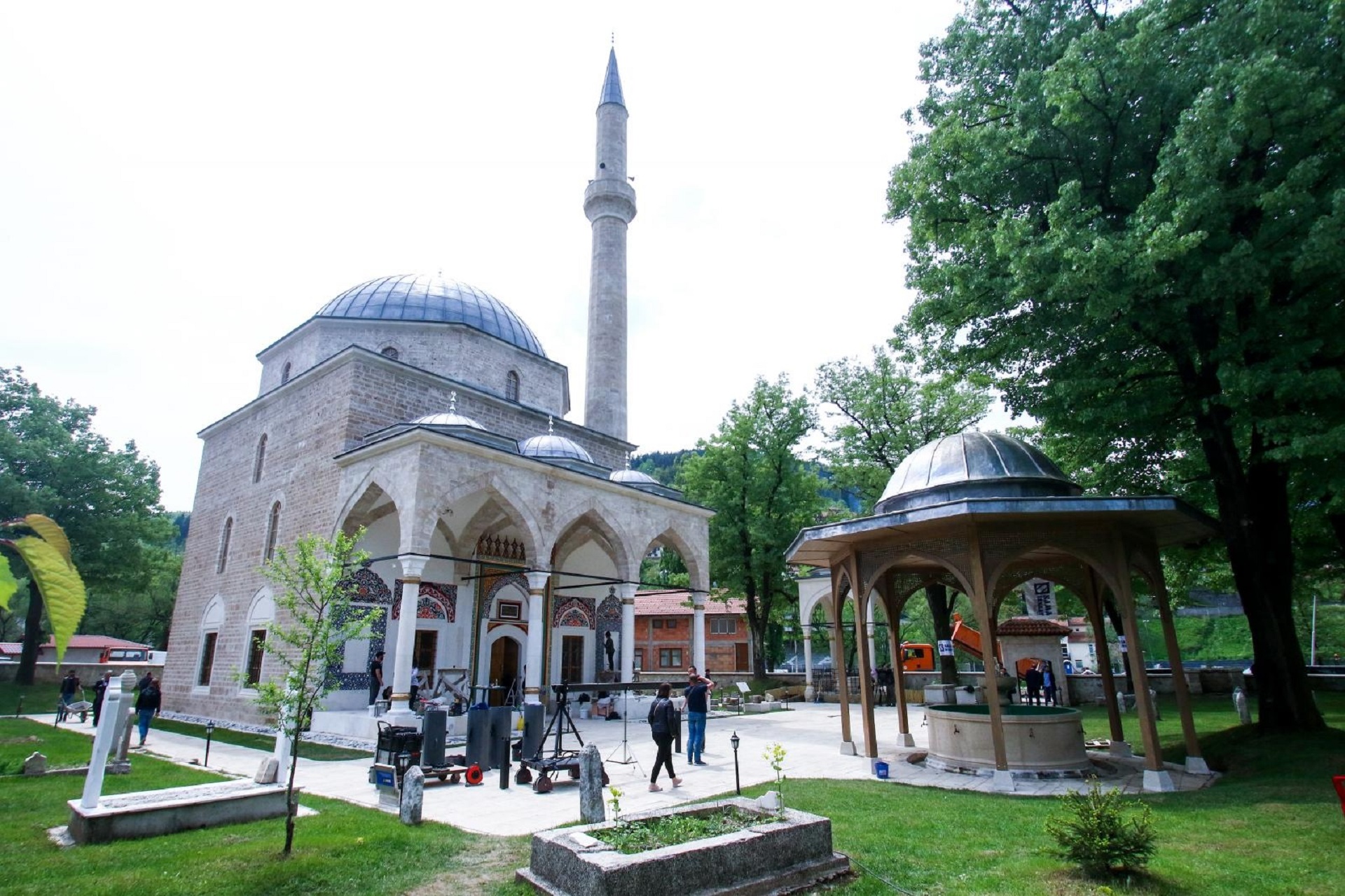 03.05.2019., Foca, Bosna i Hercegovina- 
Posljednji radovi na Aladza dzamiji prije njenog svecanog otvaranja koje je zakazano za sutra (04.05.). Ova dzamija je sagradjena polovinom 16. stoljeca, jedna je od najstraijih u BiH i vazi za jedan od najvrijednijih objekata orijentalne kulture na Balkanu. Srpske vlasti su 1992. godine minirale Aladzu dzamiju, a zatim njene ostatke zatrpale zemljom na gradskim smetlistima. Medzlis Islamske zajednice Foca je u gradu do 1992. godine imao 12 dzamija. Sve su porusene, minirane, a njihovi ostaci su uklonjeni. 
Photo: Armin Durgut/PIXSELL