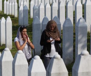 02.07.2015., Srebrenica, Bosna i Hercegovina - Zivot u Srebrenici 20 godina nakon genocida. 
Merisa Ibrahimovic i Enisa Belugic u memorijalnom centru Potocari.
Photo: Boris Scitar/Vecernji list/PIXSELL