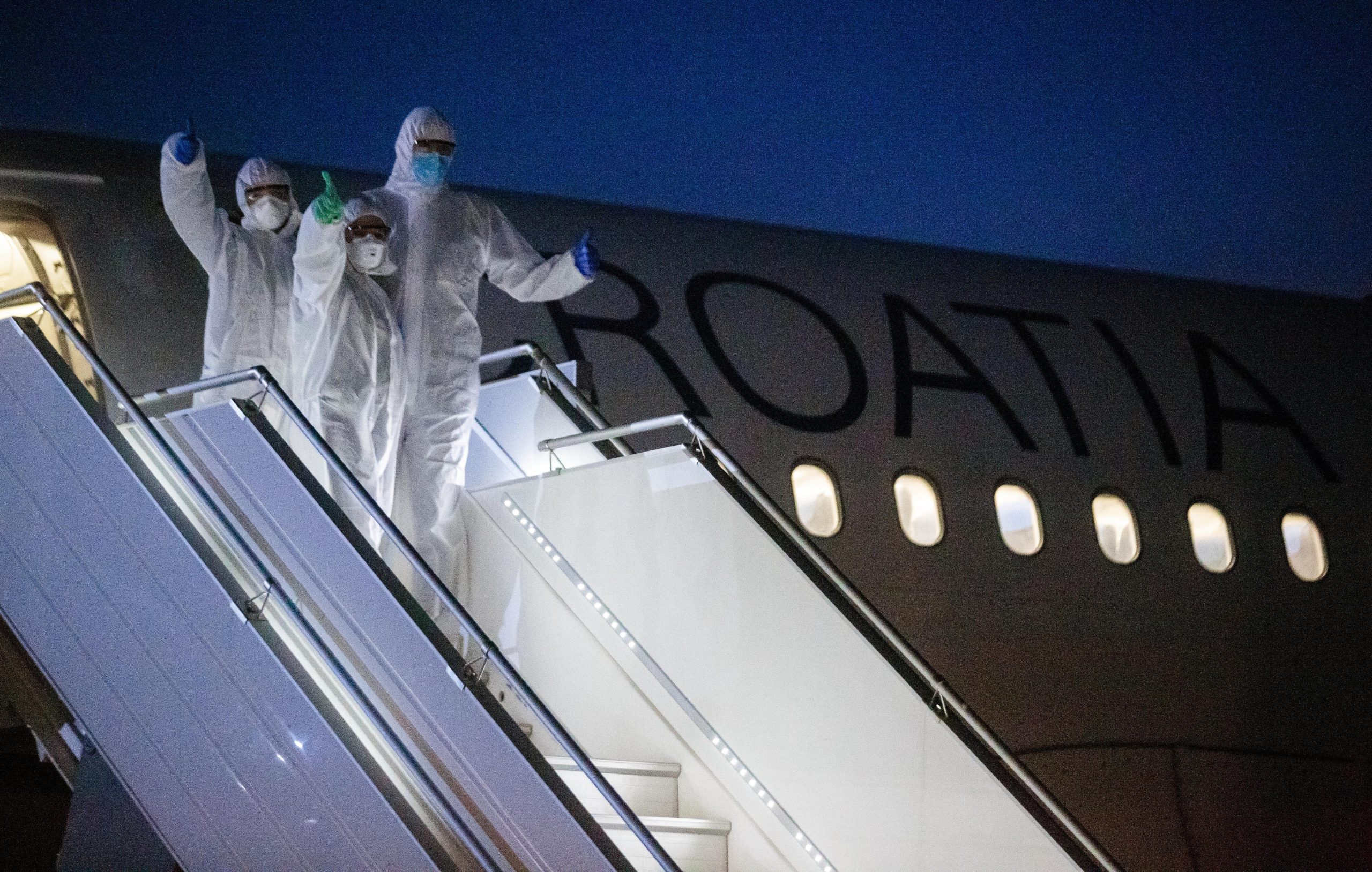 04.04.2020., Medjunarodna zracna luka Zagreb - Franjo Tudjman, Zagreb - Drugi izvanredni let Croatia Airlinesa iz Amsterdama stigao je veceras u Zagreb s putnicima koji su u koordinaciji s hrvatskom vladom vraceni u Hrvatsku iz zemalja Europe. 
Photo: Daniel KASAP/HINA/POOL/PIXSELL