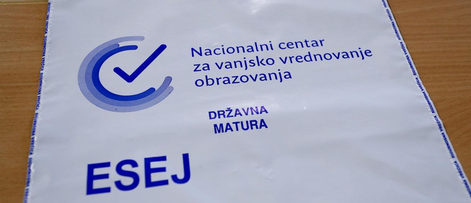 04.06.2020., Zagreb -  Nacionalni centar za vanjsko vrednovanje obrazovanja, koji ja nadlezan za organizaciju drzavne mature , dozvolio je ulaz za  novinare i kamere u svoje prostorije na Zagrebackom velesajmu , gdje stotine profesora i drugog osoblja priprema ispite za maturu te se od tamo distriburiraju u sve skole u Hrvatskoj. 
Ravnateljica centra Ivana Katavic. Photo: Zeljko Lukunic/PIXSELL