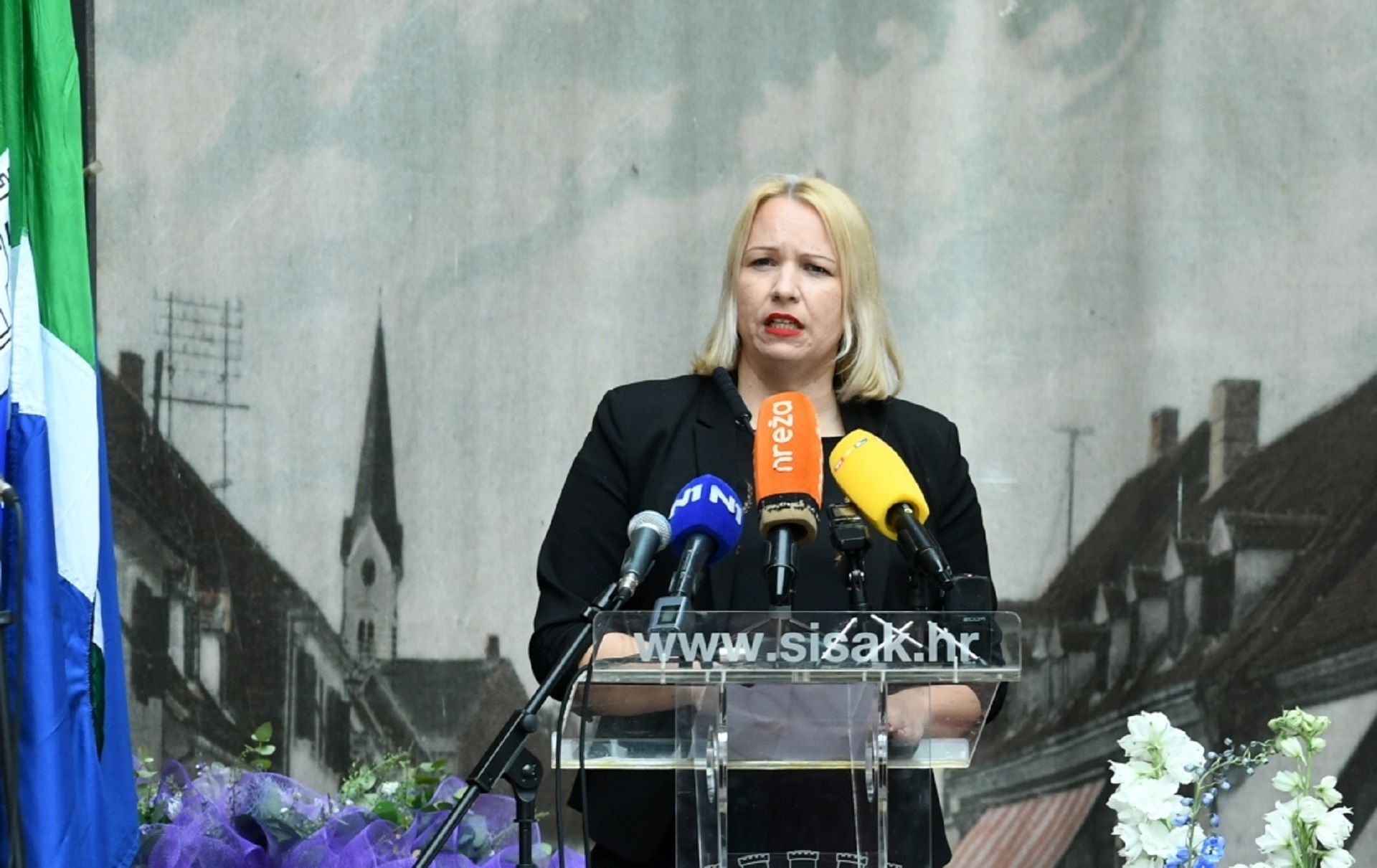 04.06.2020., Sisak - U povodu Dana Grada Siska Predsjednik Republike Hrvatske Zoran Milanovic  sudjelovao je na svecanoj sjednici
Gradskog vijeca Grada Siska na kojoj su podijeljena priznanja i nagrade zasluznim Siscanima.Krisina Ikic Banicek, gradonacelnica Siska.
Photo: Nikola Cutuk/PIXSELL