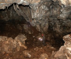 03.11.2014., Perusic - Turski Zatvor, spilja u neposrednoj blizini Perusica. Po legendi dobila naziv po turskoj vojsci koja je u vrijeme Osmanlijskog carstva okupirala veci dio Like. Zarobljene stanovnike zive su zazidali u spilji te ih tako pogusili. Spilja se odlikuje bogatstvom kalcitnih tvorevina, stalaktita, stalagmita, sigastih stupova. Speleolozi Jelena Milkovic i speleoloski suradnik Milan Milkovic redovito posjecuju spiljski svijet Perusickog kraja. Photo: Robert Anic/PIXSELL