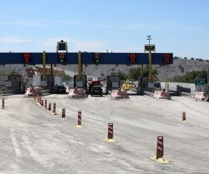 06.05.2020., Kraljevica - Mijenjanje asfalta na prometnici na prilazu Krckom mostu i na samom mostu. Photo: Goran Kovacic/PIXSELL