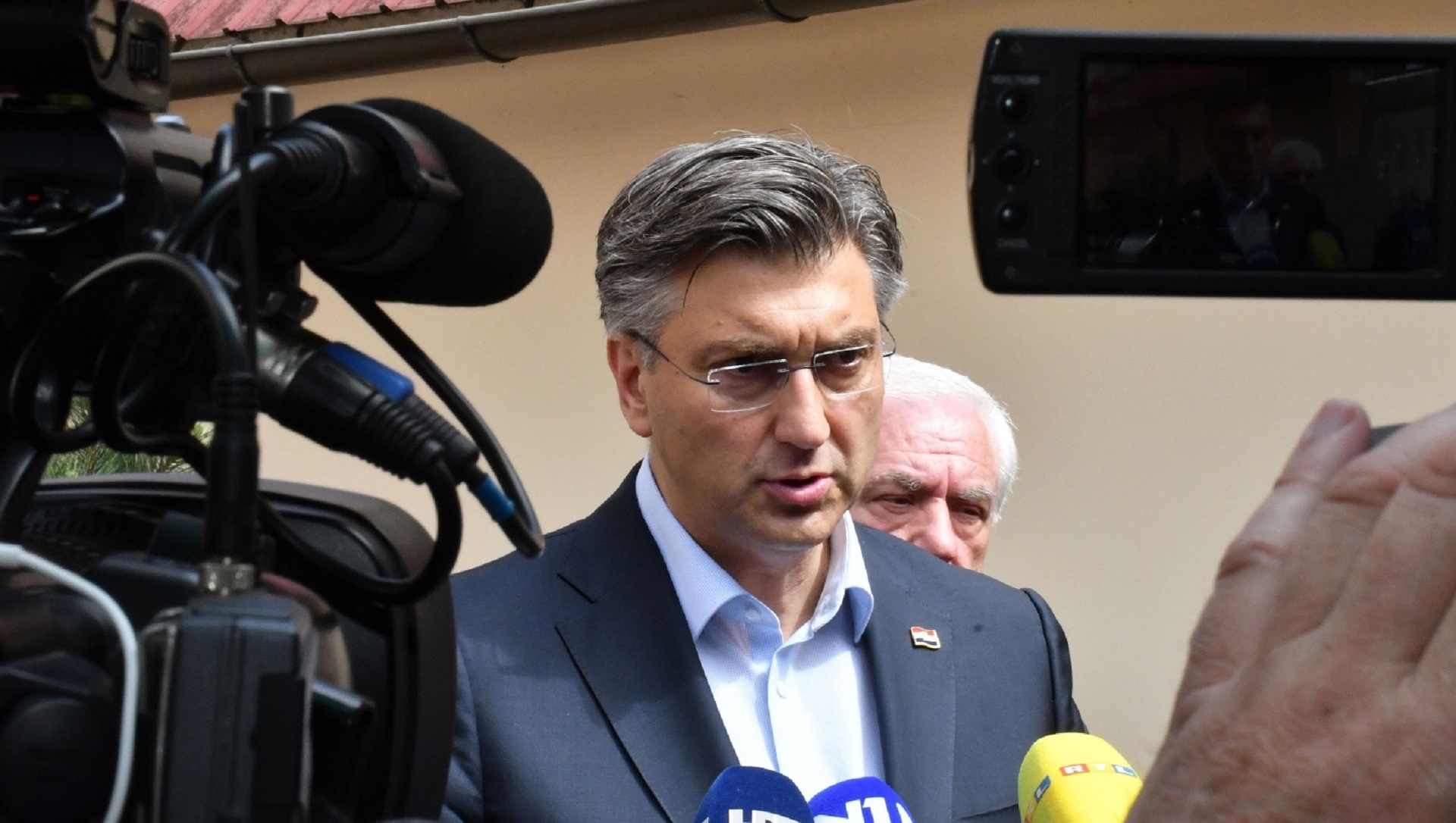 06.06.2020., Pozega - Premijer Andrej Plenkovic s ministrima u Pozesko - slavonskoj zupaniji, gdje sudjeluje na sjednici zupanijskih odbora HDZ-a. Andrej Plenkovic, Zeljko Glavic. Photo: Ivica Galovic/PIXSELL
