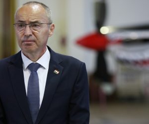 07.05.2020., Zemunik  - U vojarni “Pukovnik Mirko Vukusic” u Zemuniku odrzala se konferencija za medije na kojoj su objavljene informacije o padu vojnog skolskog aviona ZLIN u kojem su smrtno stradali instruktor i kadet. Ministar obrane Damir Krsticevic podnio je ostavku.  Photo: Marko Dimic/PIXSELL
