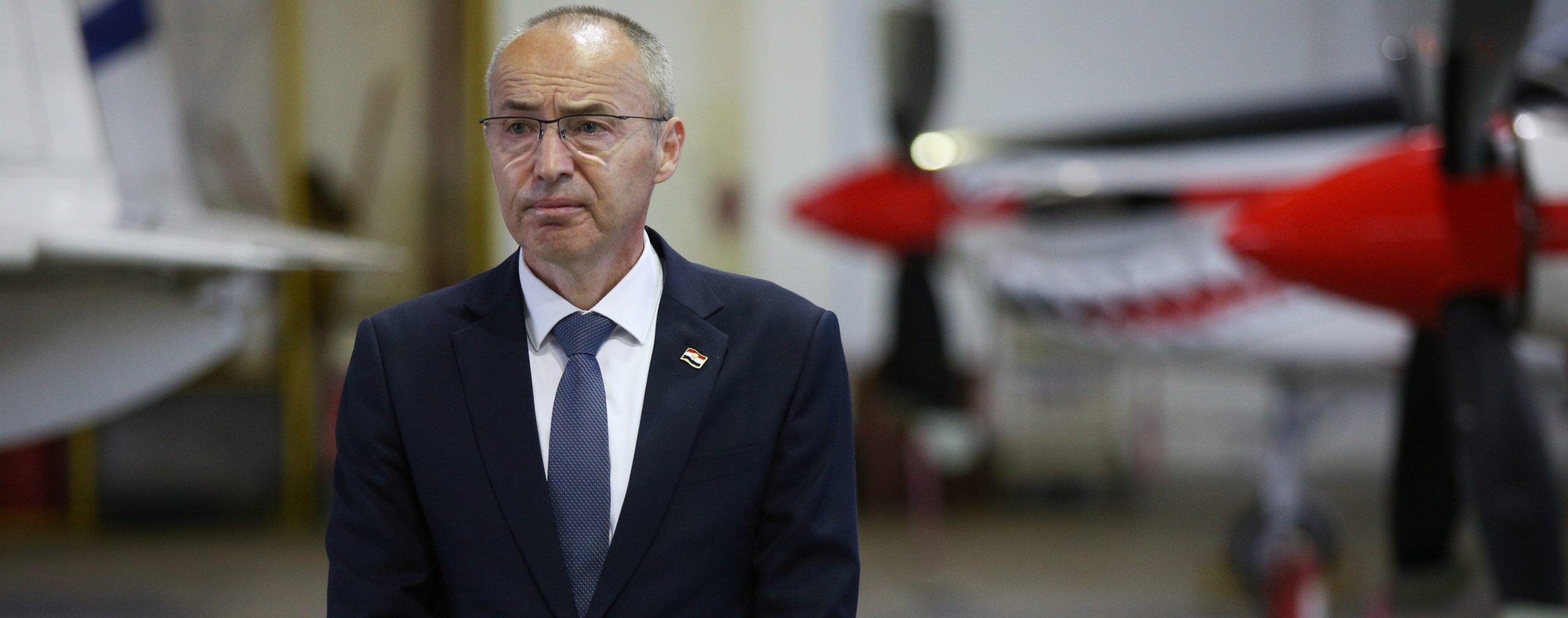 07.05.2020., Zemunik  - U vojarni “Pukovnik Mirko Vukusic” u Zemuniku odrzala se konferencija za medije na kojoj su objavljene informacije o padu vojnog skolskog aviona ZLIN u kojem su smrtno stradali instruktor i kadet. Ministar obrane Damir Krsticevic podnio je ostavku.  Photo: Marko Dimic/PIXSELL