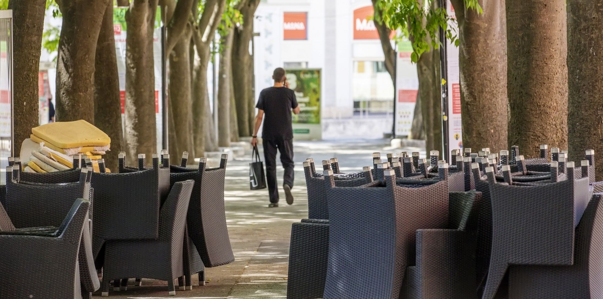 08.05.2020.., Pula - 
Ugostitelji u Puli pripremaju vanjske terase za otvaranje tijekom trece faze popustanja mjera.
Photo: Srecko Niketic/PIXSELL