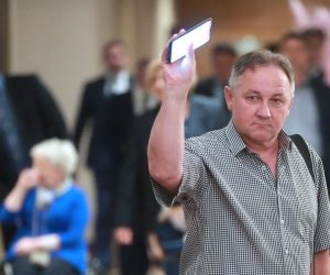 08.06.2020., Zagreb - Clanovi HDZ-a dolaze na sjednicu Sredisnjeg odbora stranke u Kristalnu dvoranu hotela Westin. Stevo Culej Photo: Sanjin Strukic/PIXSELL