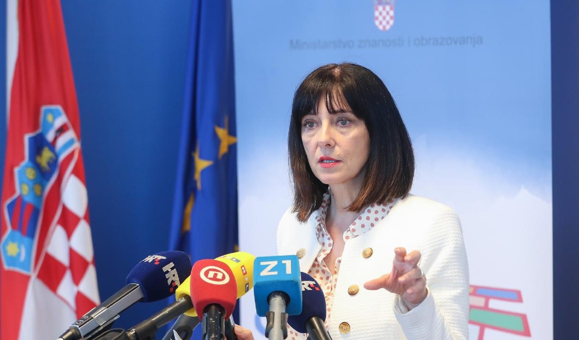 05.06.2020., Zagreb -  Ministrica Blazenka Divjak predstavlja Akcijski plan za nastavu na daljinu  na konferenciji za medije u ministarstvu znanosti i obrazovanja. Akcijski plan pripremljen je za slucaj povratka Pandemije koroana virusa na jesen.Photo: Zeljko Lukunic/PIXSELL