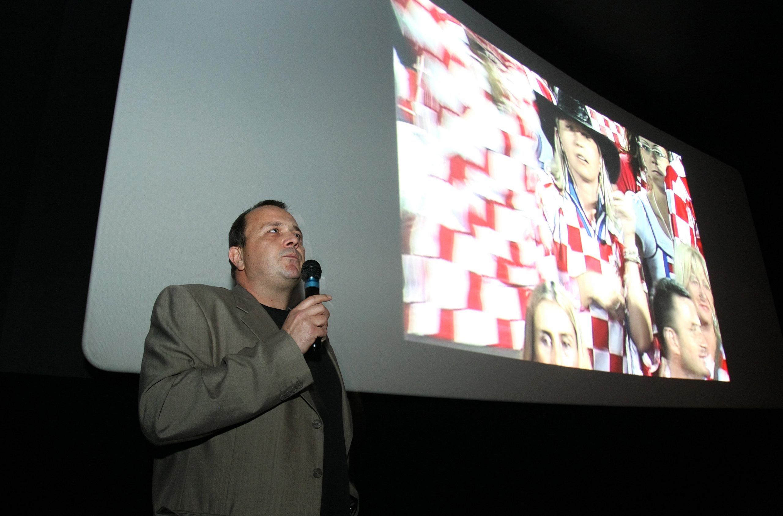 09.10.2010., Nova Ves 17, Zagreb - Movieplex Centar Kaptol. Predstavljanje prvog broja sportskog casopisa 4-4-2. Nakon predstavljanja casopisa slijedilo je gledanje utakmice Izrael - Hrvatska koju je komentirao Zlatan Zuhric Zuhra. Glavni urednik Renato Pandza.
Photo: Sanjin Strukic/PIXSELL