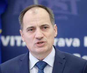 10.12.2019., Zagreb - Konferencija za medije o aktivnostima zagrebackog Mosta na kojoj je predsjednik Mosta Bozo Petrov predstavio saborskog zastupnika Slavena Dobrovica kao covjeka koji ce voditi zagrebacki MOST. Photo: Sanjin Strukic/PIXSELL