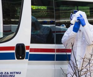 12.04.2020., Split - Zapocelo prebacivanje sticenika doma za starije i nemocne u Splitu u karantenu u Makarskoj.
Photo: Milan Sabic/PIXSELL