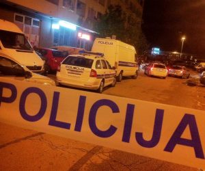 25.05.2012., Zagreb - Policija je tragala za pociniteljem pljacke banke na Jarunu, koja se dogodila u poslijepodnevnim satima, i pokusala ga uhititi na Lanistu, gdje se skrivao u stanu. Zapucao je na policiju te pobjegao s mjesta dogadjaja u smjeru juga. 
Photo: Zeljko Lukunic/PIXSELL