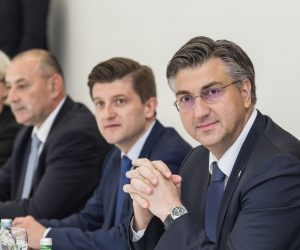 12.06.2020., Vukovar - Predsjednik Vlade Andrej Plenkovic posjetio je Nacionalnu memorijalnu bolnicu Vukovar. Tom su se prigodom potpisala dva sporazuma: - Sporazum o provodjenju Programa preventivnih sistematskih pregleda hrvatskih branitelja iz Domovinskog rata za 2020. godinu - Sporazum o obavljanju memorijalno-edukacijske djelatnosti sa svrhom promicanja vrijednosti Domovinskog rata. Photo: Davor Javorovic/PIXSELL