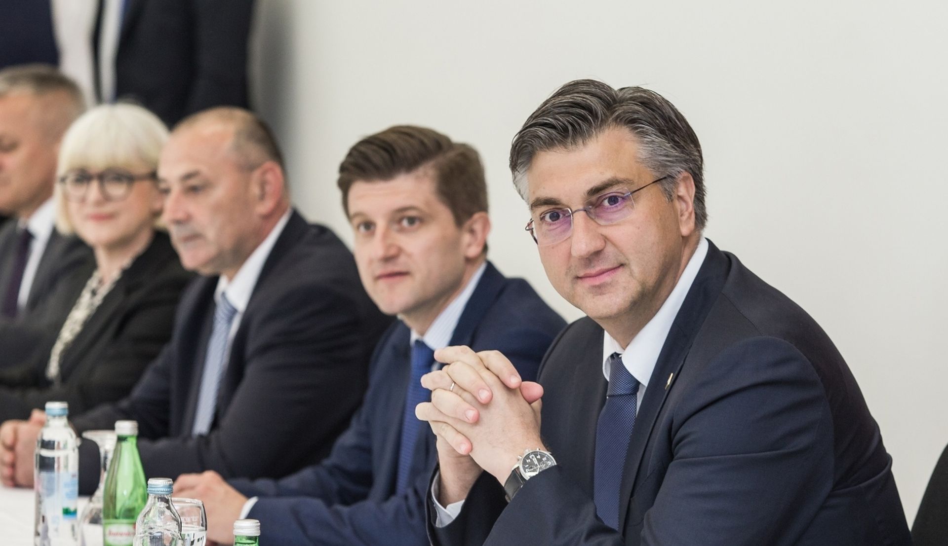 12.06.2020., Vukovar - Predsjednik Vlade Andrej Plenkovic posjetio je Nacionalnu memorijalnu bolnicu Vukovar. Tom su se prigodom potpisala dva sporazuma: - Sporazum o provodjenju Programa preventivnih sistematskih pregleda hrvatskih branitelja iz Domovinskog rata za 2020. godinu - Sporazum o obavljanju memorijalno-edukacijske djelatnosti sa svrhom promicanja vrijednosti Domovinskog rata. Photo: Davor Javorovic/PIXSELL