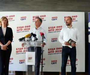13.06.2020., Zagreb - Konferenciju za medije u prostorijama Samostalne demokratske srpske stranke (SDSS) na temu "Stav SDSS-a o porukama mrznje i otvorenim pozivom na nasilje vidjenim u zagrebackom kvartu Kustosija 11.6.2020." Na konferenciji su se obratili predsjednik stranke Milorad Pupovac, Dragana Jeckov i Boris Milosevic. 
Photo: Emica Elvedji/PIXSELL