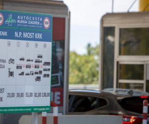 13.08.2018.., Krk - Pojacan promet osobnih vozila na Krckom mostu.
Photo: Nel Pavletic/PIXSELL