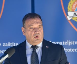 15.05.2020., Zagreb - Nacionalni stozer civilne zastite odrzao je konferenciju za medije o najnovijim detaljima sirenja koronavirusa u Hrvatskoj. Ministar zdravstva Vili Beros. Photo: Davorin Visnjic/POOL/PIXSELL