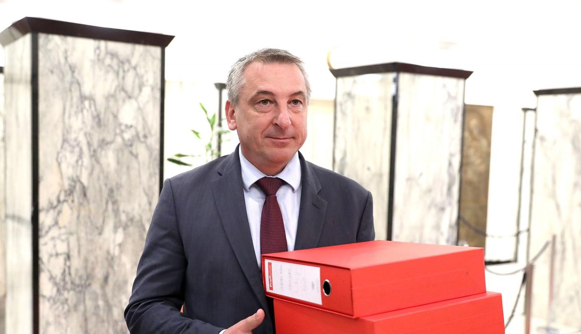 15.06.2020., Zagreb - Predsjednik HNS-a Predrag Stromar, zajedno sa zamjenikom predsjednika Stjepanom Curajem te potpredsjednicima stranke Karolinom Juzbasic i Jasminom Krizmanicem dolazi u Sabor predati liste za parlamentarne izbora 2020.
Photo: Patrik Macek/PIXSELL/POOL