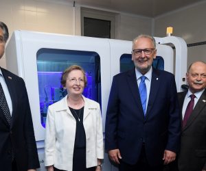 15.06.2020., Zagreb - Predsjednik Vlade Andrej Plenkovic obisao je Kliniku za infektivne bolesti Dr. Fran Mihaljevic. Nakon sastanka s predstavnicima Uprave na celu s ravnateljicom klinike prof. dr. Alemkom Markotic, obisao je Centralni dijagnosticki laboratorij klinike, te obisao stroj COBAS 6800 vrijedan 5 milijuna kuna i prvi u ovom dijelu europe. Alemka Markotic, Andrej Plenkovic, Davor Bozinovic. 
Photo: Marko Lukunic/PIXSELL