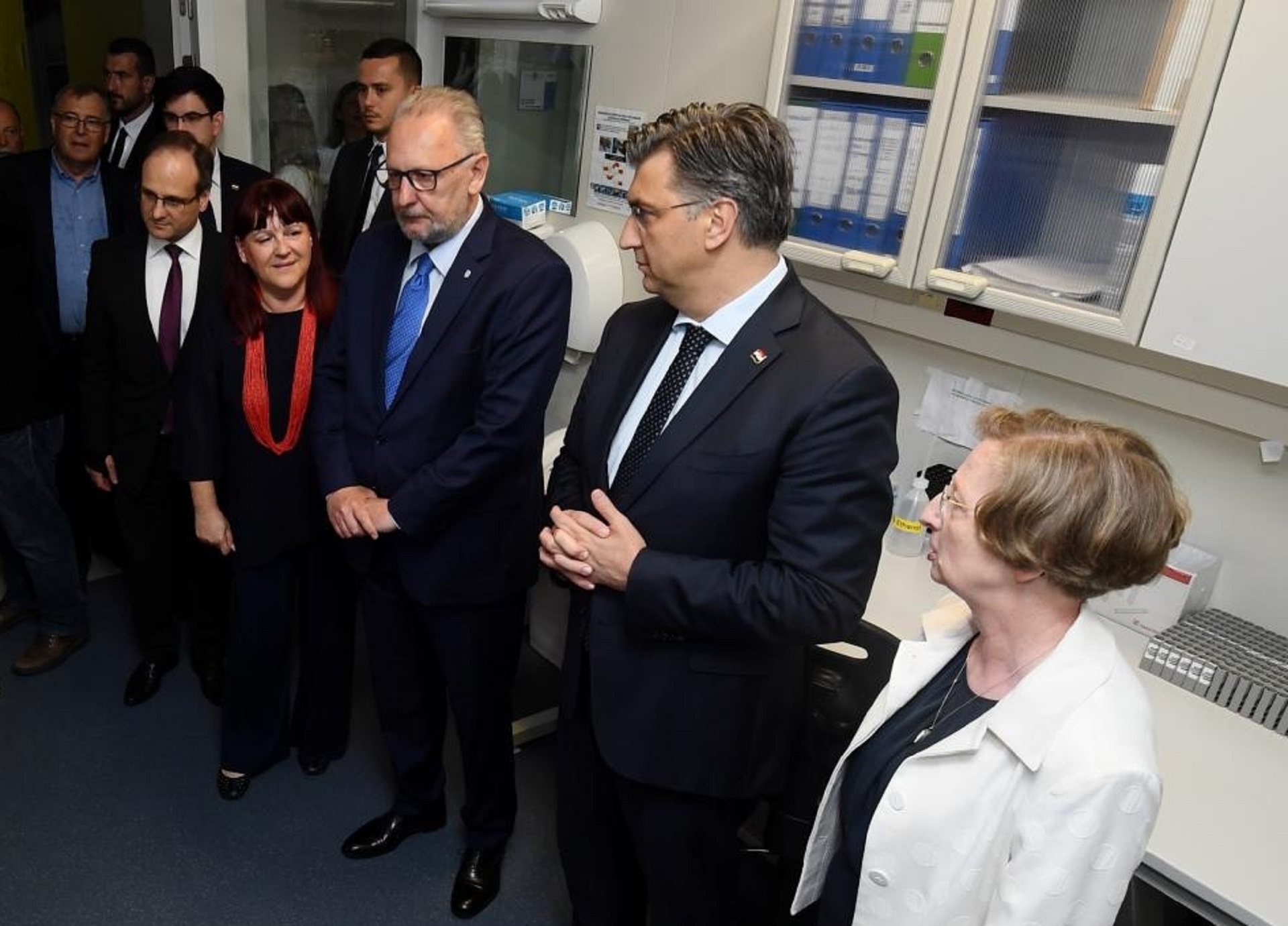 15.06.2020., Zagreb - Predsjednik Vlade Andrej Plenkovic obisao je Kliniku za infektivne bolesti Dr. Fran Mihaljevic. Nakon sastanka s predstavnicima Uprave na celu s ravnateljicom klinike prof. dr. Alemkom Markotic, obisao je Centralni dijagnosticki laboratorij klinike, te obisao stroj COBAS 6800 vrijedan 5 milijuna kuna i prvi u ovom dijelu europe. Alemka Markotic, Andrej Plenkovic, Davor Bozinovic. 
Photo: Marko Lukunic/PIXSELL