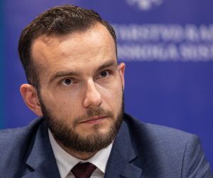 15.06.2020., Zagreb - U Sredisnjem drzavnom uredu za razvoj digitalnog drustva odrzano je potpisivanje ugovora o financiraju projekta - Unaprjedjenje sustava evidencije i upravljanja drzavne imovine. ministar rada i mirovinskog sustava Josip Aladrovic. Photo: Davor Puklavec/PIXSELL
