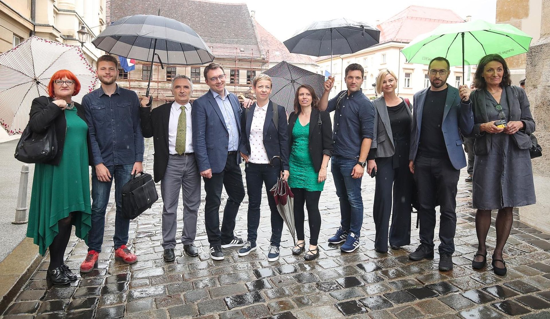 15.06.2020., Zagreb - Politicke stranke Mozemo! – Politicka platforma, Nova ljevica, Radnicka fronta, Odrzivi razvoj Hrvatske – Orah, Zagreb je nas! i Za Grad dolaze u Hrvatski Sabor predati kandidacijske liste za parlamentarne izbore 2020. godine. Rada Boric, David Bilic, Zorislav Antun Petrovic, Bojan Glavasevic, Danijela Dolenec, Katarina Peovic, Svibor Jancic, Sandra Bencic, Tomislav Tomasevic, Ursa Raukar Gamulin. 
Photo: Goran Stanzl/PIXSELL