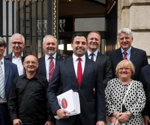 15.06.2020., Zagreb - Celnici Restart koalicije dolaze u Hrvatski Sabor predati kandidacijeske liste za parlamentarne izbore 2020. godine. Niksa Vukas, Darijo Vasilic, Rajko Ostojic, Goran Aleksic, Silvano Hrelja, Davor Bernardic, Kreso Beljak, Anka Mrak Taritas, Zlatko Komadina, Boris Miletic, Radimir Cacic. 
Photo: Goran Stanzl/PIXSELL