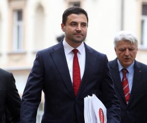 15.06.2020.,Zagreb - Kandidacijske liste Drzavnom izbornom povjerenstvu (DIP) za deset izbornih jedinica predali su Socijaldemokratska partija Hrvatske, Hrvatska seljacka stranka, Hrvatska stranka umirovljenika, SNAGA - Stranka narodnog i gradjanskog aktivizma, Gradjansko-liberalni savez, Istarski demokratski sabor, Primorsko goranski savez. Kreso Beljak, Davor Bernardic, Zlatko Komadina, Goran Aleksic, Niksa Miletic.
Photo: Damir Sencar/HINA/POOL/PIXSELL