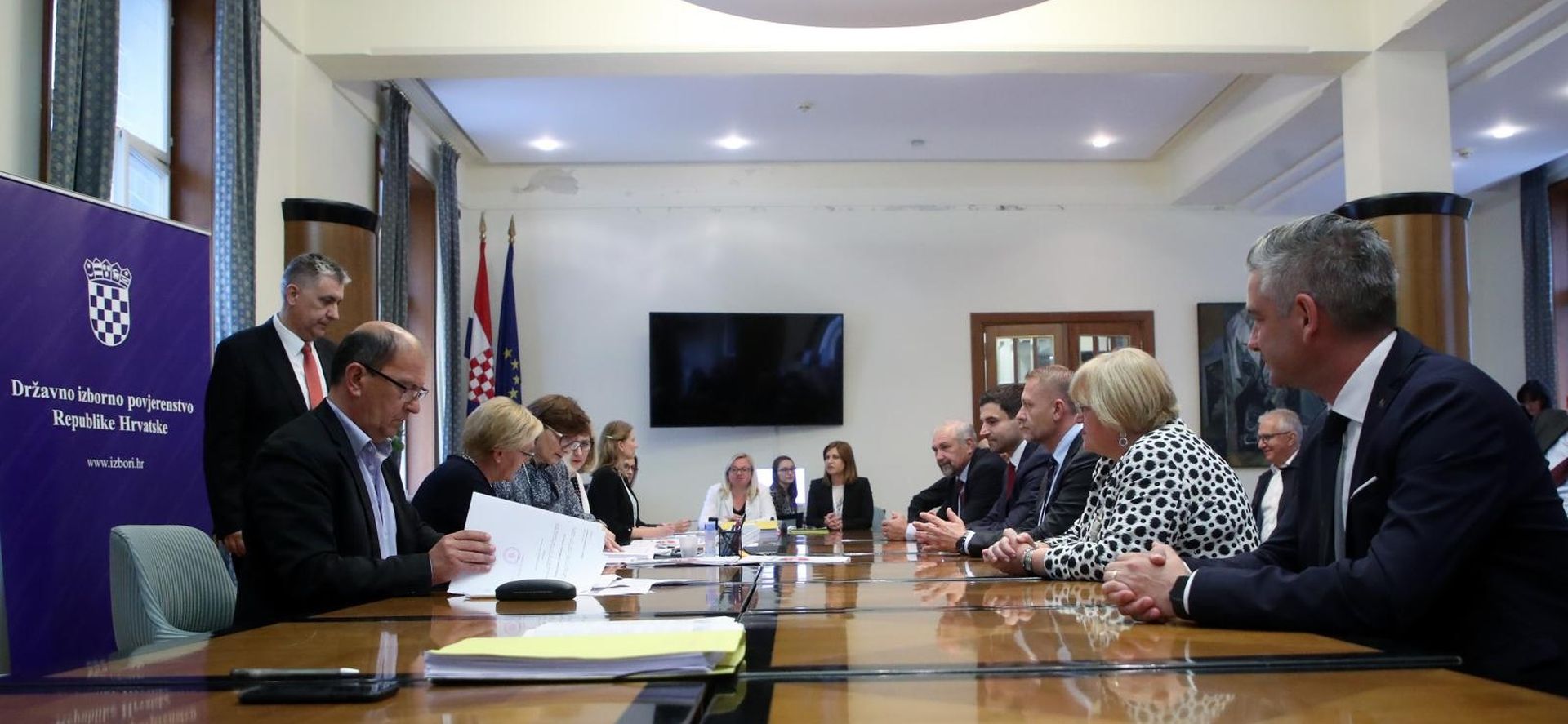 15.06.2020.,Zagreb - Kandidacijske liste Drzavnom izbornom povjerenstvu (DIP) za deset izbornih jedinica predali su Socijaldemokratska partija Hrvatske, Hrvatska seljacka stranka, Hrvatska stranka umirovljenika, SNAGA - Stranka narodnog i gradjanskog aktivizma, Gradjansko-liberalni savez, Istarski demokratski sabor, Primorsko goranski savez. 
Photo: Damir Sencar/HINA/POOL/PIXSELL