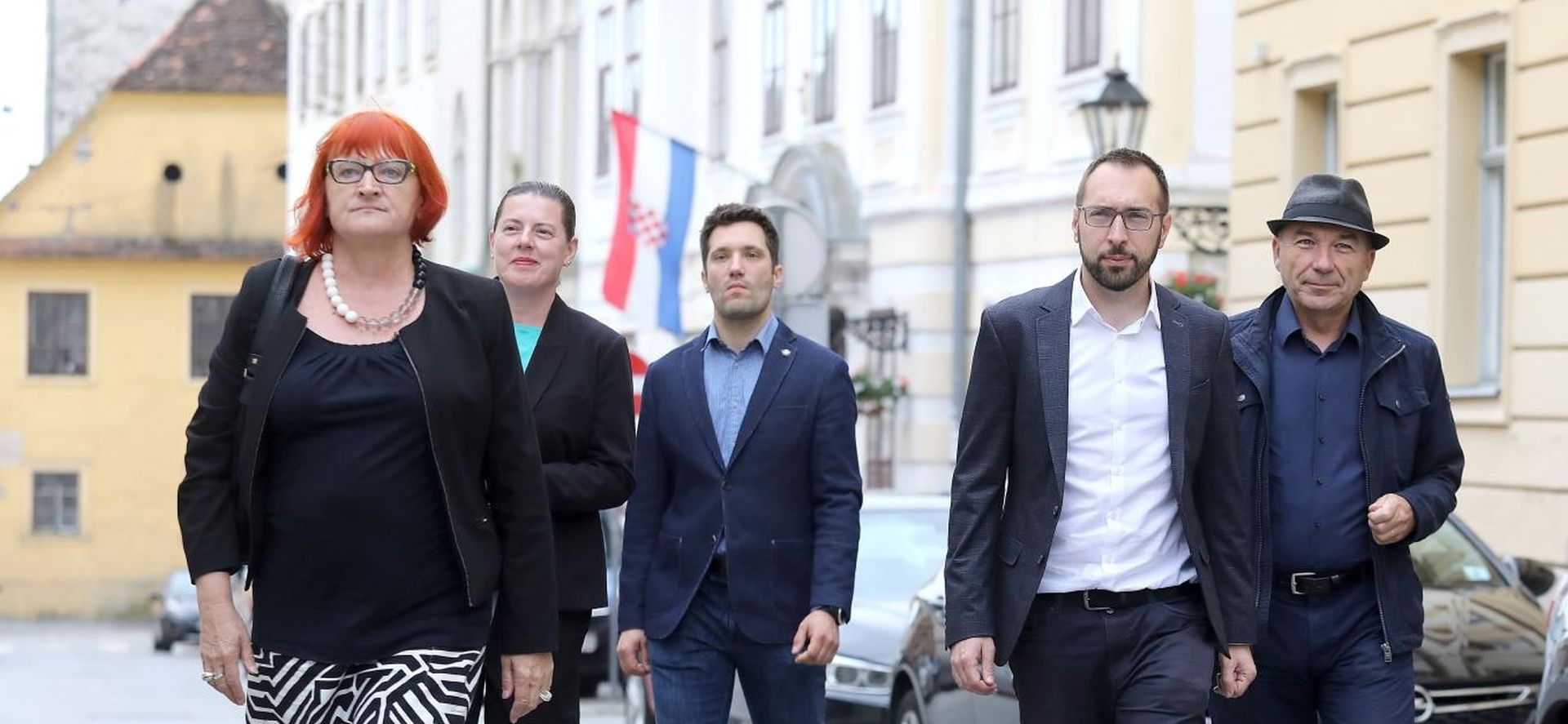 16.06.2020., Zagreb - Ispred Stare gradske vijecnice odrzana je konferencija za medije koalicije Mozemo!, Nova ljevica, Radnicka fronta, ORaH, Zagreb je nas! i Za grad povodom podrske koju koaliciji na parlamentarnim izborima pruza Nezavisna lista Zagreb. Rada Boric, Tomislav Tomasevic, Marijana Sumpor Photo: Patrik Macek/PIXSELL