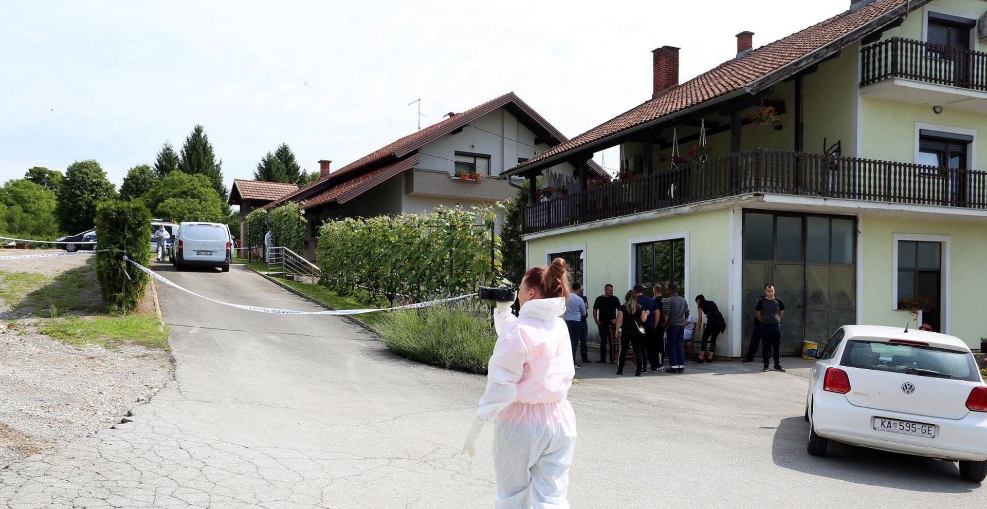 16.06.2020., Cetingrad - U pucnjavi koja se dogodila jutros oko 8 sati smrtno su stradale dvije osobe. Radi se o mladem bracnom paru. Policijski ocevid u obiteljskoj kuci je u tijeku. Photo: Kristina Stedul Fabac/PIXSELL