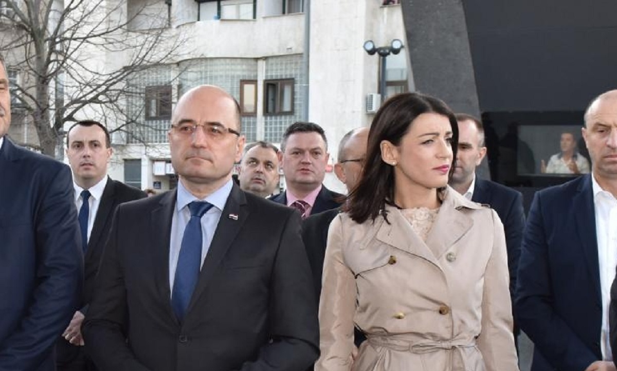 17.03.2016., Knin - Uoci 26. obljetnice osnutka Hrvatske Demokratske Zajednice u Kninu Milijan Brkic sa suradnicima polozio je vijence na Spomeniku pobjede Oluja 95. Josipa Rimac. 
Photo: Hrvoje Jelavic/PIXSELL